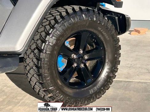 Used 2020 Jeep Wrangler Unlimited Sahara image 9