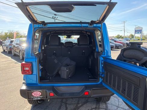 Used 2025 Jeep Wrangler Unlimited Sahara w/ Safety Group AWD/4WD image 32