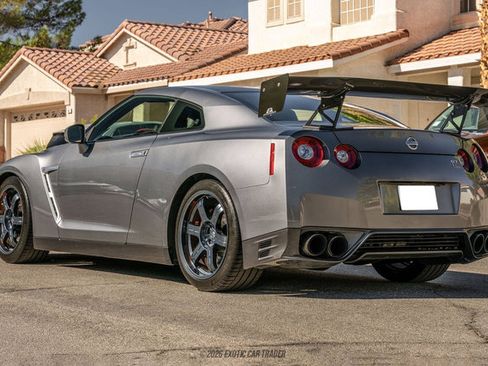 Used 2016 Nissan GT-R Black Edition AWD/4WD image 6