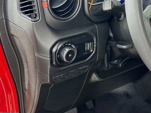 Used 2025 Jeep Wrangler Unlimited Rubicon AWD/4WD image 13
