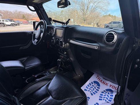 Used 2015 Jeep Wrangler Unlimited Rubicon w/ Dual Top Group AWD/4WD image 61