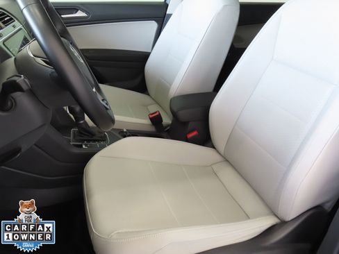 Used 2019 Volkswagen Tiguan SE image 12