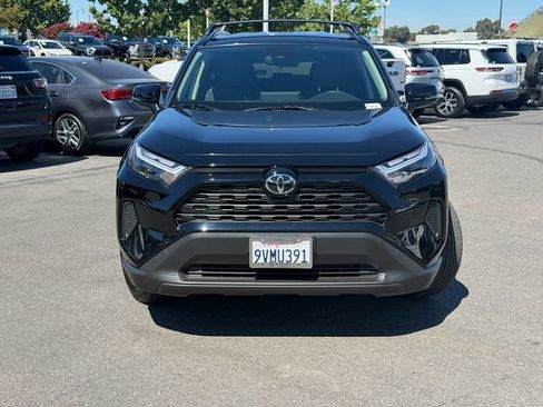 Used 2025 Toyota RAV4 XLE AWD/4WD image 3