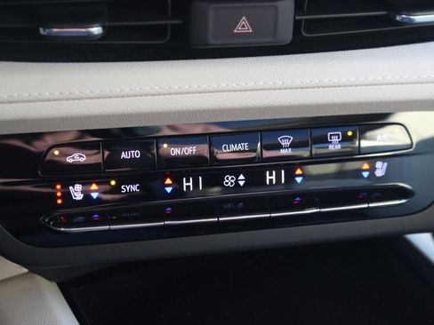 Used 2022 Buick Envision Avenir w/ Safety Package image 27