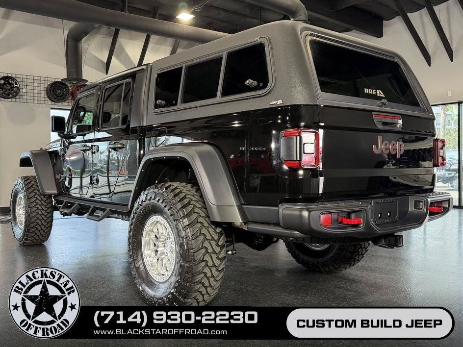Used 2024 Jeep Gladiator Rubicon w/ Technology Group AWD/4WD image 9
