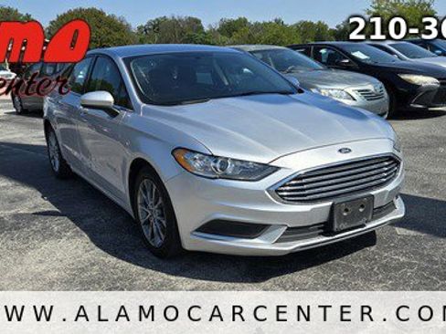 Used 2017 Ford Fusion SE image 7