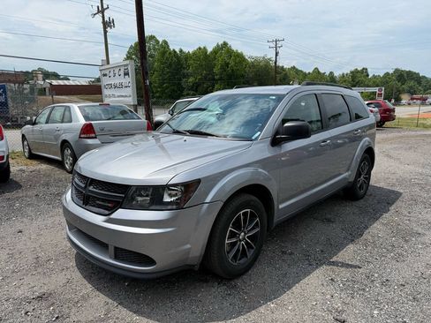 Used 2017 Dodge Journey SE w/ Flexible Seating Group FWD image 3