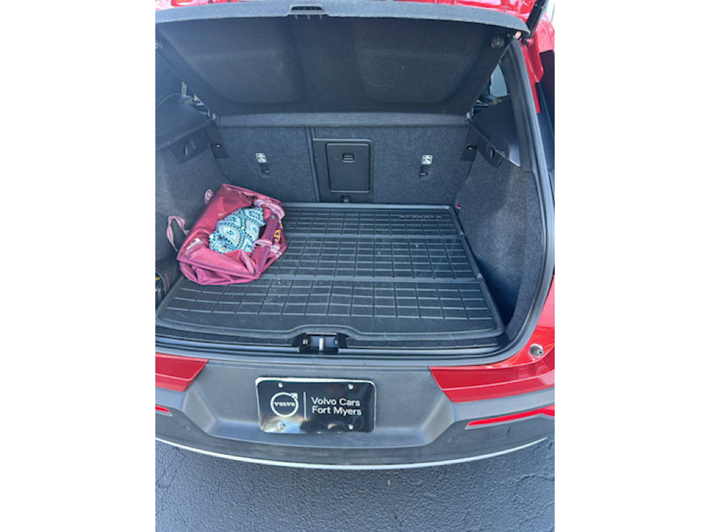 Used 2022 Volvo XC40 T5 Momentum w/ Premium Package AWD/4WD image 15