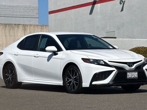 Used 2024 Toyota Camry SE FWD image 5