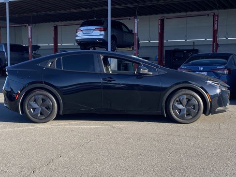 Used 2026 Toyota Prius Plug-In Hybrid image 2