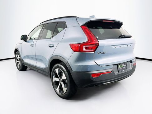 Used 2023 Volvo XC40 B4 Plus FWD image 5