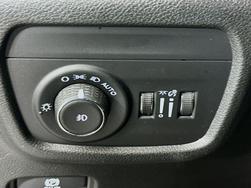 Used 2024 Jeep Grand Cherokee Limited image 17