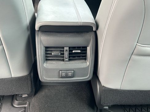 Used 2019 Toyota Avalon XLE w/ Moonroof Package FWD image 18