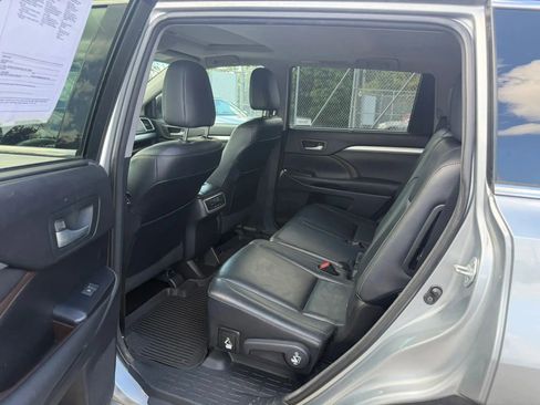 Used 2015 Toyota Highlander XLE AWD/4WD image 15