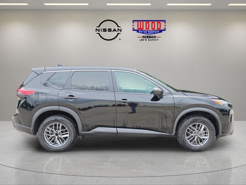 Used 2024 Nissan Rogue S AWD/4WD image 2