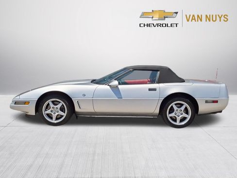 Used 1996 Chevrolet Corvette Convertible RWD image 8