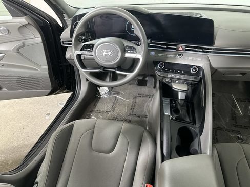 Used 2024 Hyundai Elantra SEL FWD image 17