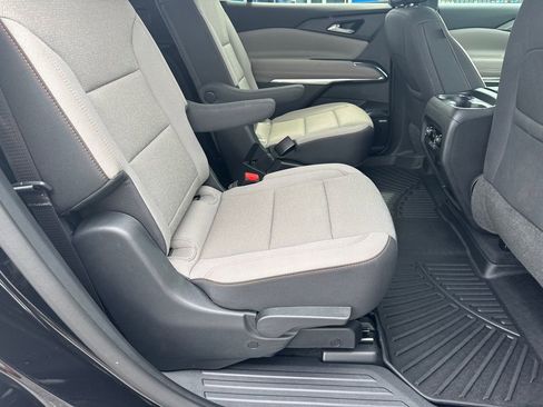 Used 2024 Chevrolet Traverse LT w/ Enhanced Driving Package FWD image 16