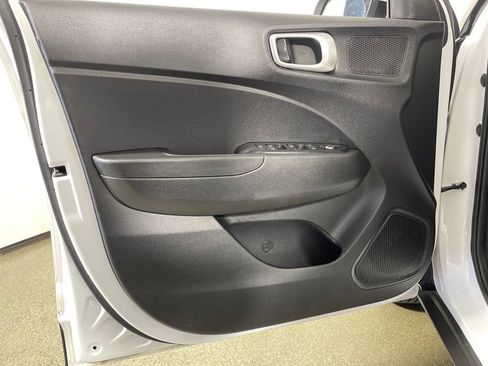 Certified 2021 Hyundai Venue SE image 20