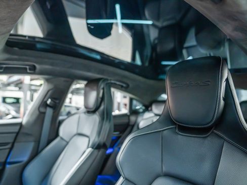 Used 2022 Porsche Taycan Turbo S image 17