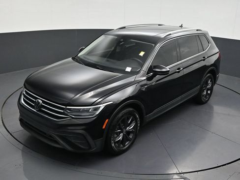 Used 2022 Volkswagen Tiguan SE w/ Panoramic Sunroof Package AWD/4WD image 14