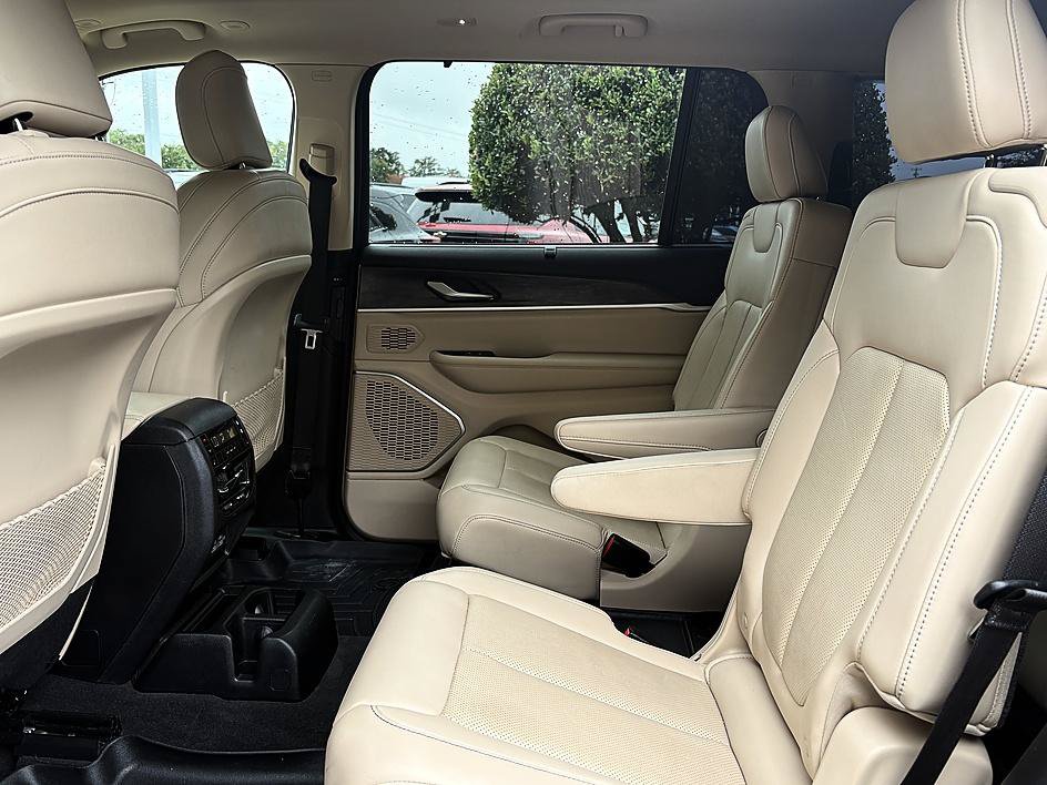 Used 2021 Jeep Grand Cherokee L Limited w/ Luxury Tech Group II AWD/4WD image 9