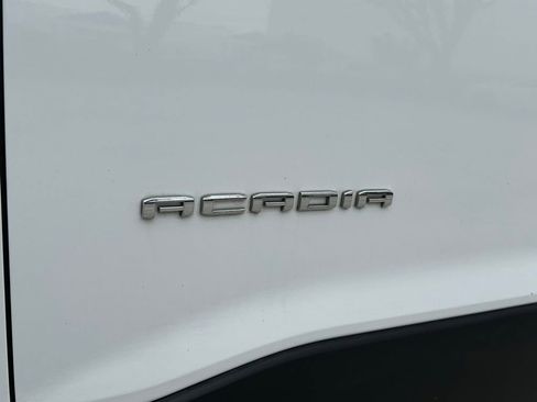 Used 2023 GMC Acadia SLE image 26