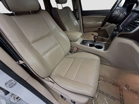 Used 2014 Jeep Grand Cherokee Overland image 15