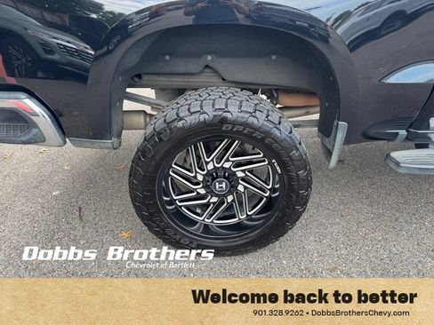 Used 2020 Chevrolet Silverado 1500 LTZ w/ LTZ Premium Package AWD/4WD image 12
