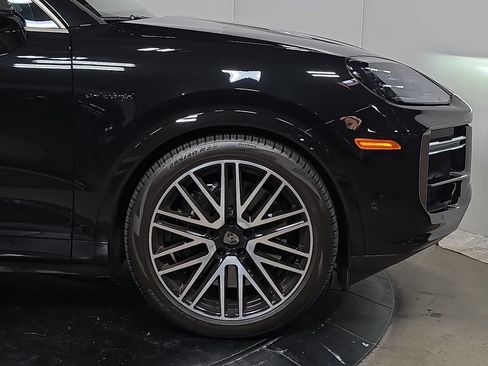 Certified 2026 Porsche Cayenne Turbo AWD/4WD image 11