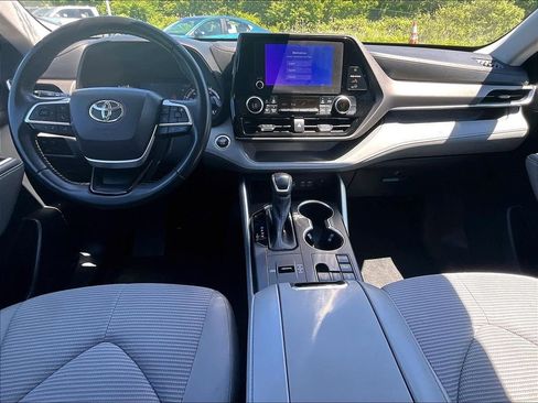 Used 2023 Toyota Highlander LE FWD image 21