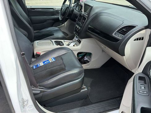 Used 2018 Dodge Grand Caravan SXT FWD image 19