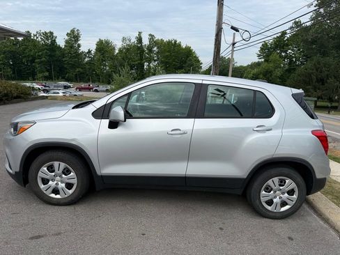 Used 2017 Chevrolet Trax LS FWD image 1
