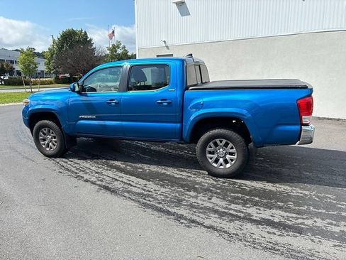 Used 2016 Toyota Tacoma SR5 w/ SR5 Appearance Package (SN) AWD/4WD image 14