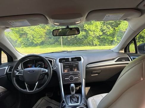 Used 2016 Ford Fusion Titanium FWD image 12