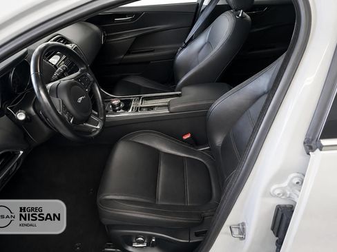 Used 2019 Jaguar XE Prestige AWD/4WD image 7
