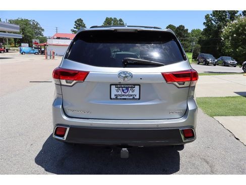 Used 2017 Toyota Highlander FWD V6 image 4
