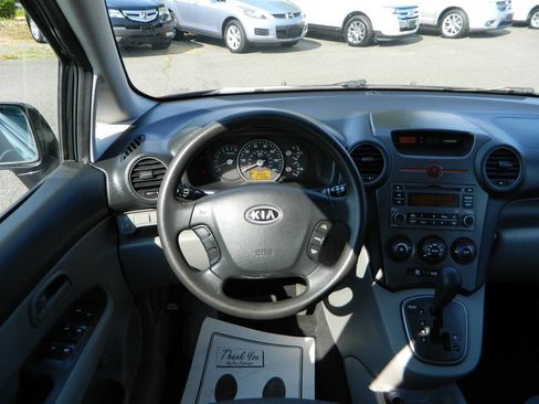Used 2008 Kia Rondo LX w/ Convenience Pkg image 16