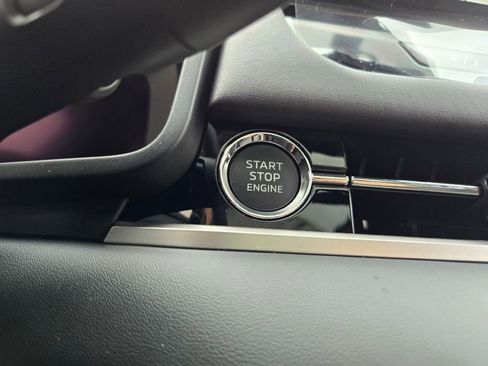 New 2025 Mitsubishi Outlander SE image 22