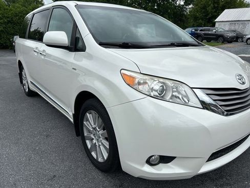 Used 2017 Toyota Sienna XLE Premium image 6