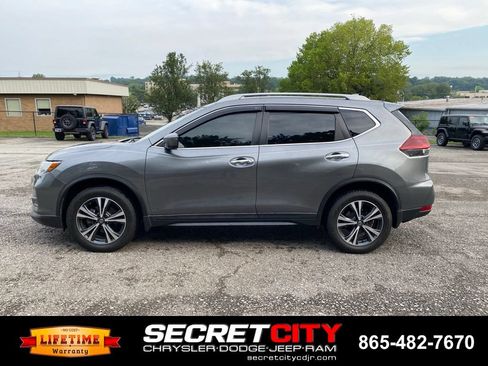 Used 2020 Nissan Rogue SV w/ Premium Package AWD/4WD image 8