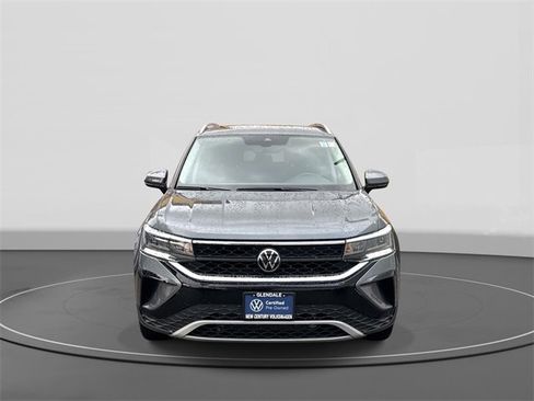 Certified 2024 Volkswagen Taos SE w/ Panoramic Sunroof Package image 2