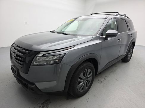 Used 2023 Nissan Pathfinder SV w/ Black Appearance Package image 6