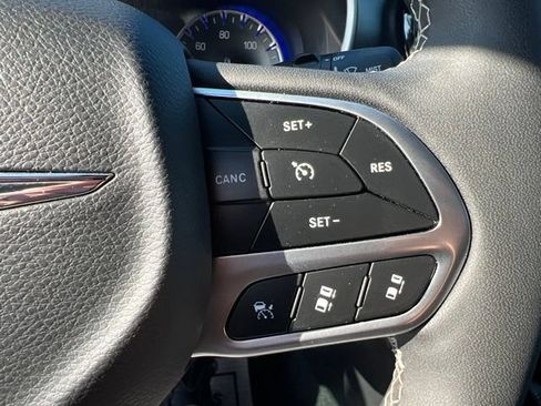 Used 2026 Chrysler Pacifica Select FWD image 21