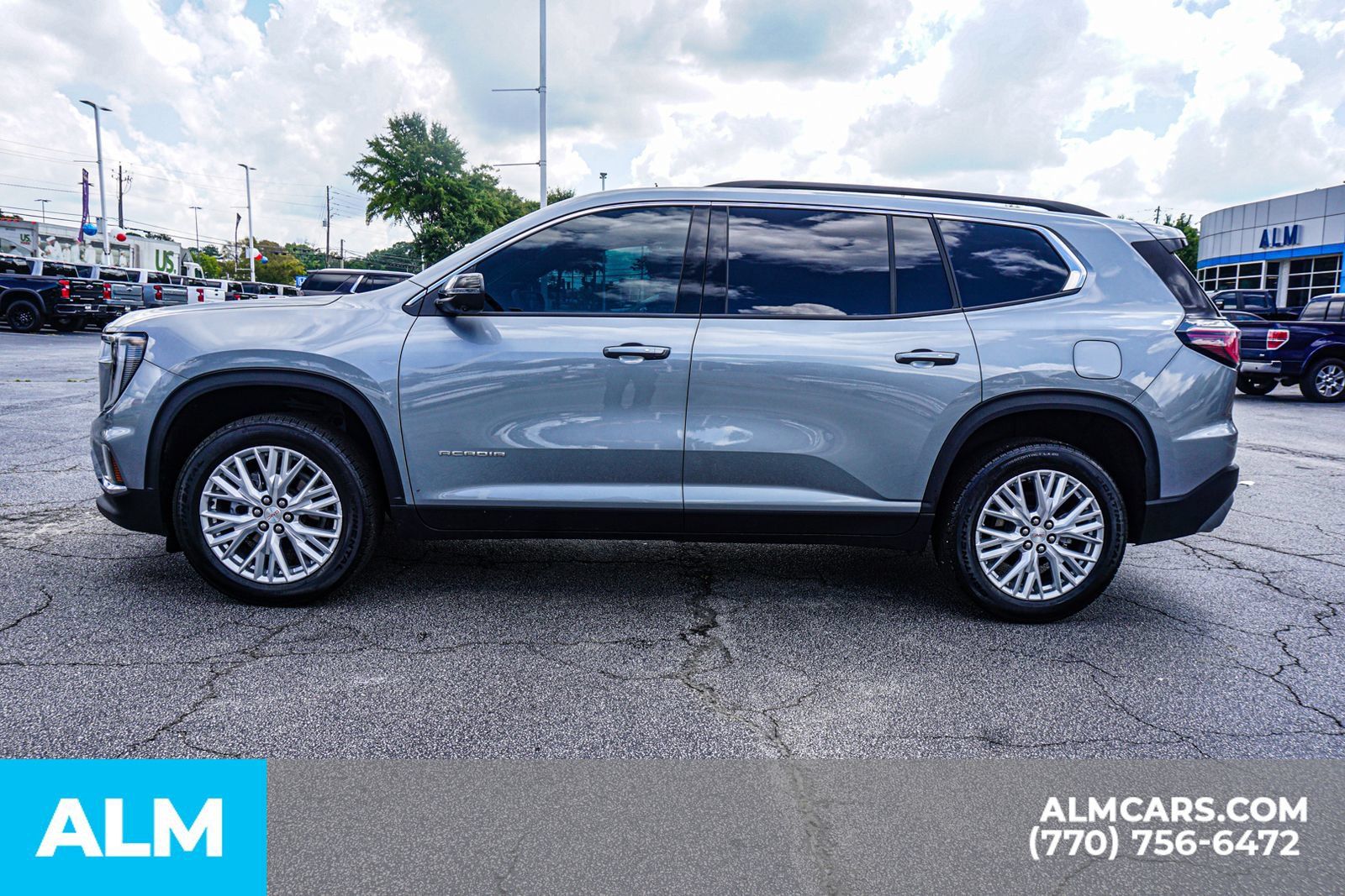 Used 2024 GMC Acadia Elevation w/ Luxury Package FWD image 9