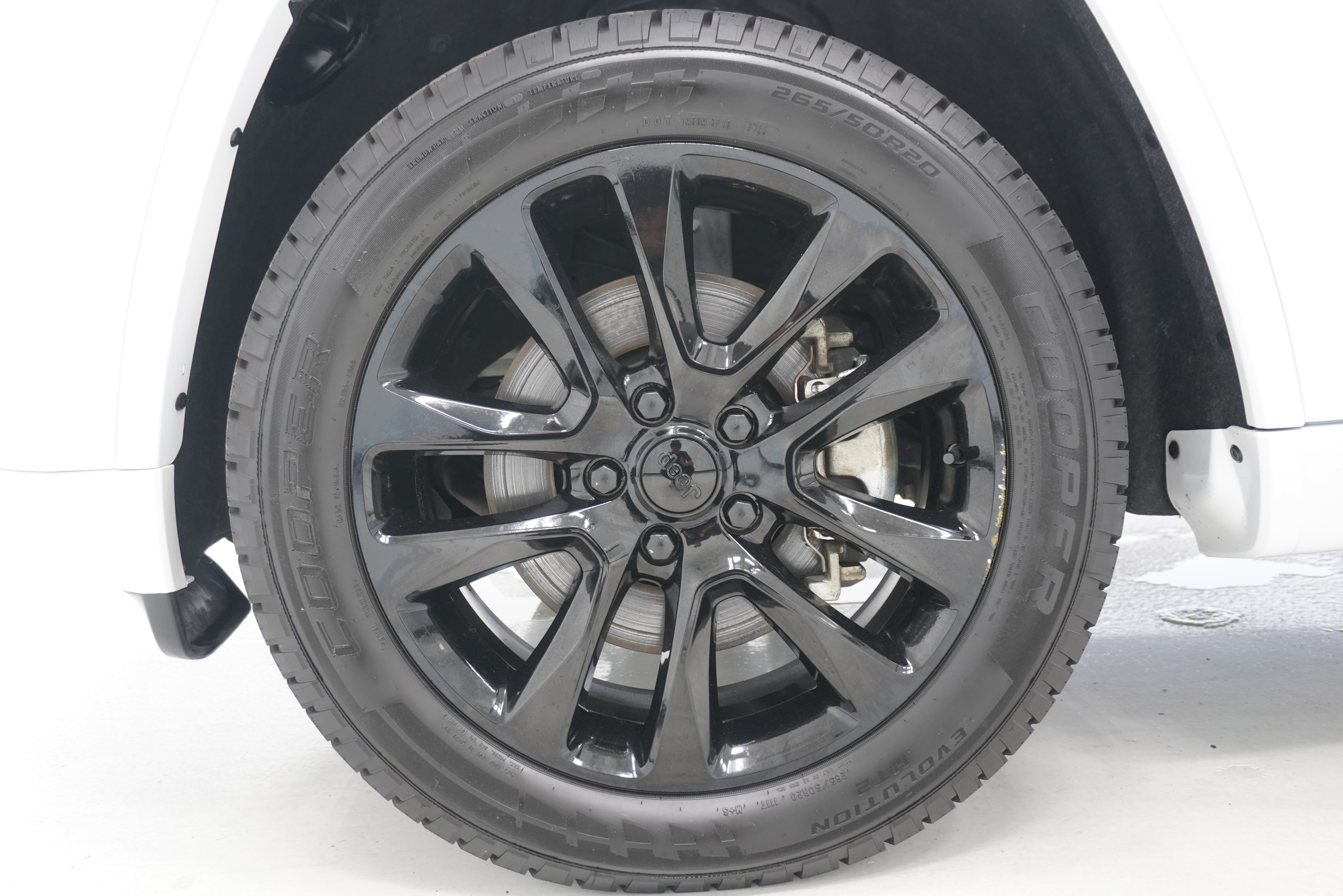 Used 2022 Jeep Grand Cherokee Laredo X RWD image 30