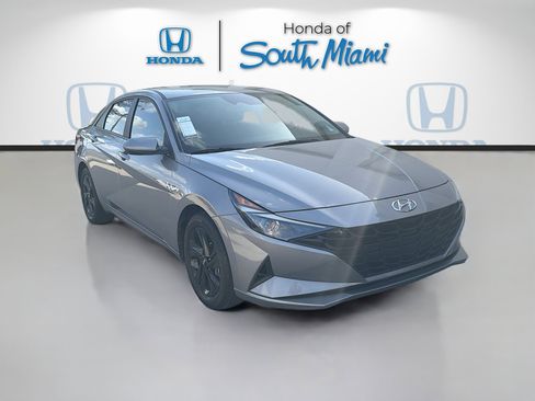 Used 2023 Hyundai Elantra Blue image 1