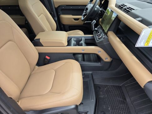 New 2026 Land Rover Defender 110 X-Dynamic SE image 3