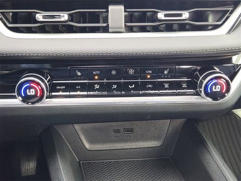 New 2026 Chevrolet Equinox LT w/ Convenience Package II image 14