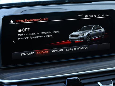 Certified 2022 BMW 530e w/ Premium Package image 26